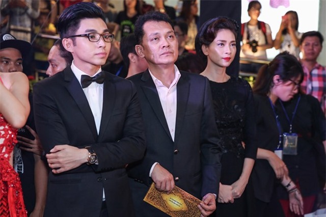 Cuong Do La lang le den xem phim ung ho ban gai Ha Vi hinh anh 12