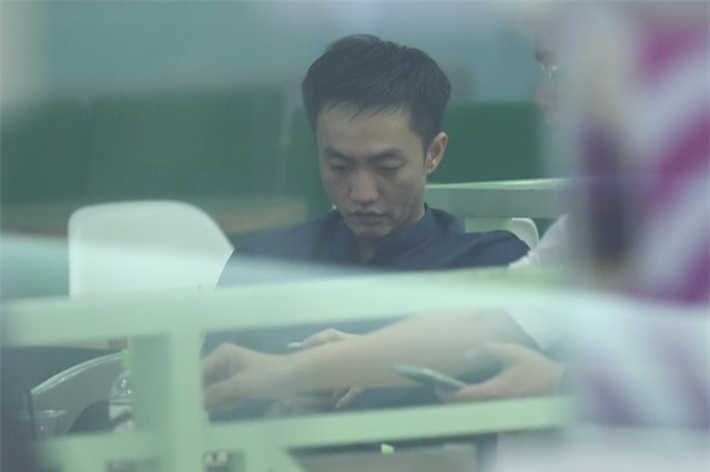 Cuong Do La lang le den xem phim ung ho ban gai Ha Vi hinh anh 3