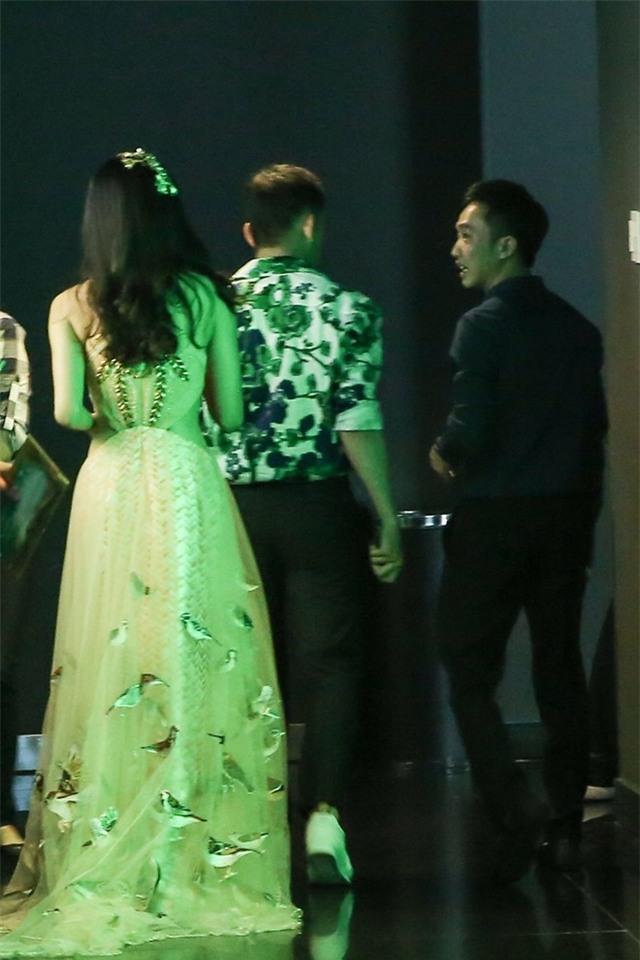 Cuong Do La lang le den xem phim ung ho ban gai Ha Vi hinh anh 4