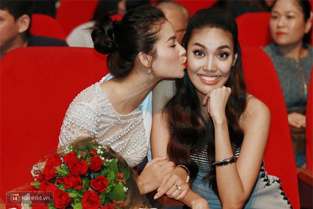 Các cặp sao nữ nào của Vbiz được fan ghép đôi nhiều nhất? - Ảnh 6.