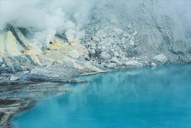 Ở ngay gần Việt Nam thôi, bạn có thể trải nghiệm cảm giác săn mây trên đỉnh núi lửa! - Ảnh 11.