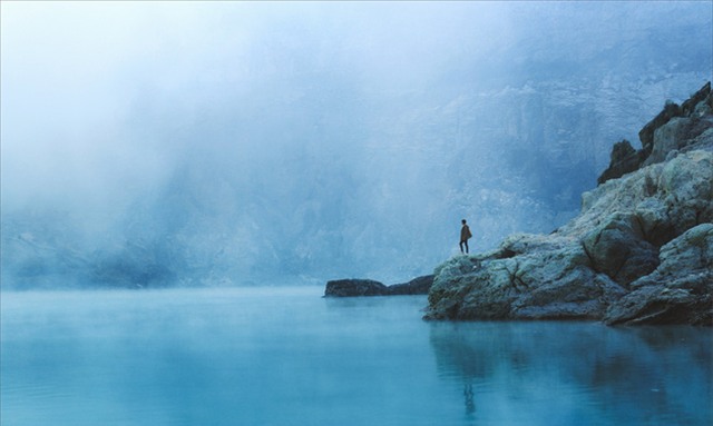 Ở ngay gần Việt Nam thôi, bạn có thể trải nghiệm cảm giác săn mây trên đỉnh núi lửa! - Ảnh 12.