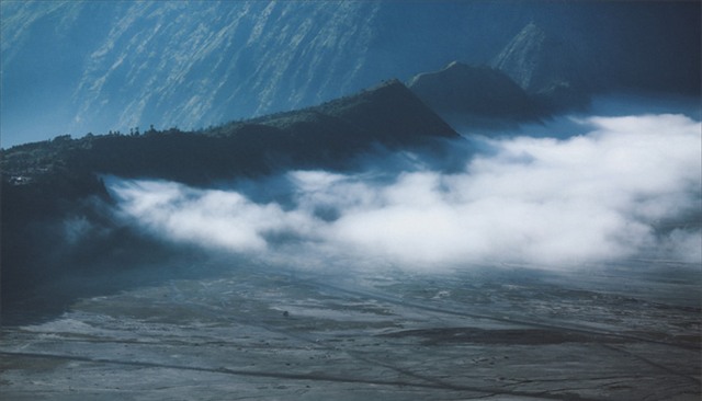 Ở ngay gần Việt Nam thôi, bạn có thể trải nghiệm cảm giác săn mây trên đỉnh núi lửa! - Ảnh 22.