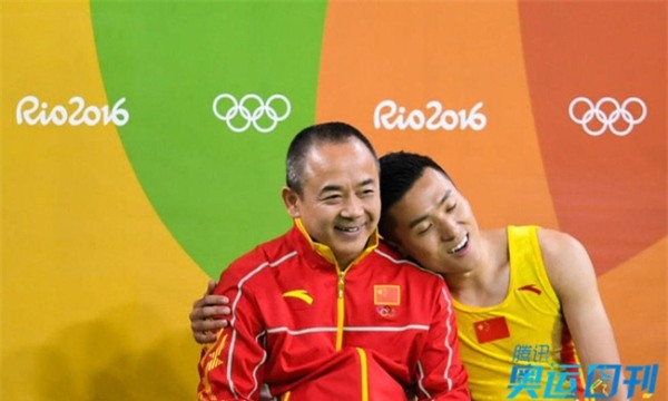 Những khoảnh khắc ngọt ngào và xúc động trên sàn đấu Olympic - Ảnh 3.