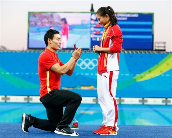 Những khoảnh khắc ngọt ngào và xúc động trên sàn đấu Olympic - Ảnh 8.