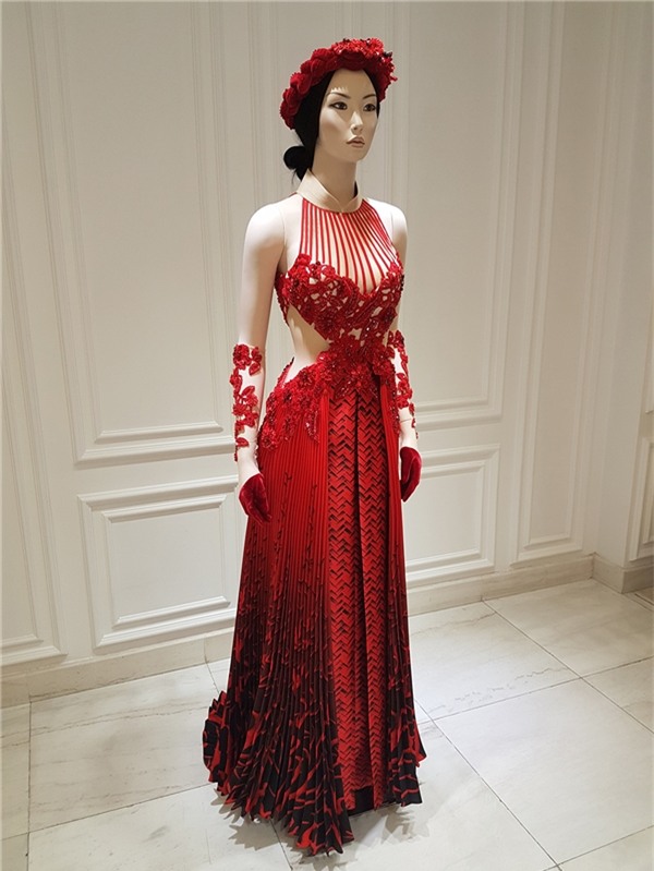 Trầm trồ trước váy áo của Hạ Vi, Lan Ngọc trong ngày ra mắt Tấm Cám