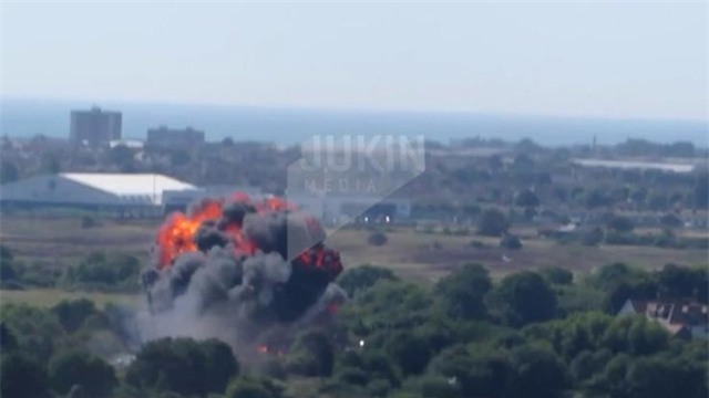 7 người chết, 14 người bị thương tại buổi trình diễn máy bay tại Anh - Ảnh 3.