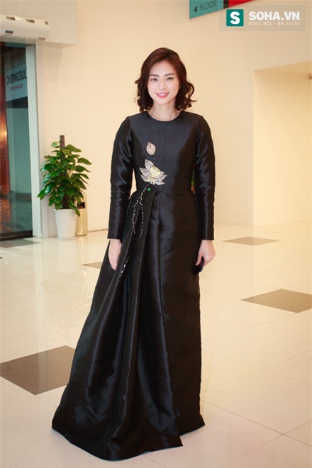 Chiếc váy mỏng khiến người yêu Cường Đôla lộ nhược điểm - Ảnh 1.