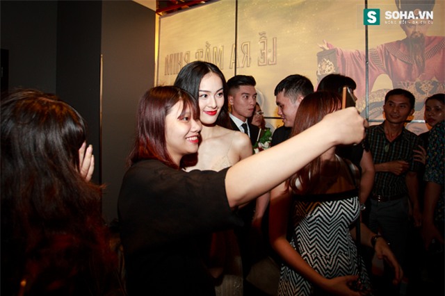 Chiếc váy mỏng khiến người yêu Cường Đôla lộ nhược điểm - Ảnh 8.