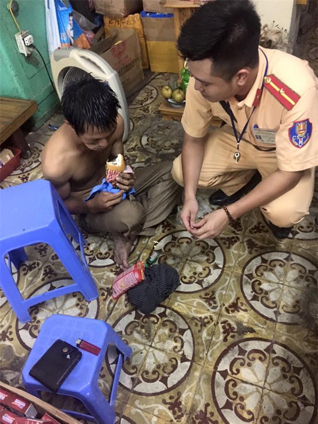 Đây là hình ảnh được chia sẻ nhiều nhất trong tối mưa bão ở Hà Nội - Ảnh 2.