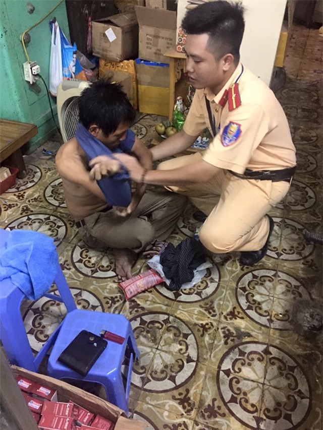 Đây là hình ảnh được chia sẻ nhiều nhất trong tối mưa bão ở Hà Nội - Ảnh 4.