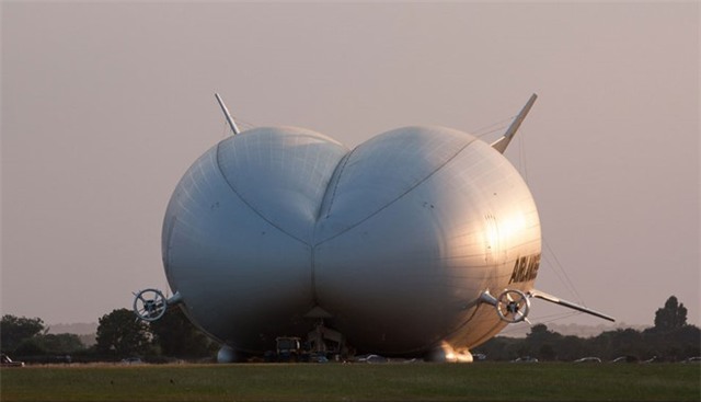 Airlander 10: Co may van tai duong khong lon nhat the gioi hinh anh 1