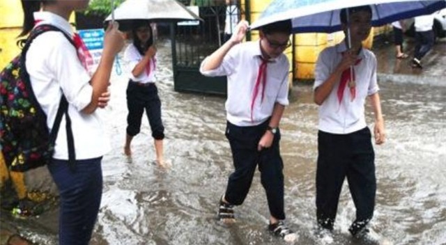 bat ngo cho hoc sinh nghi hoc vi bao, nhieu phu huynh “lao dao” - 1