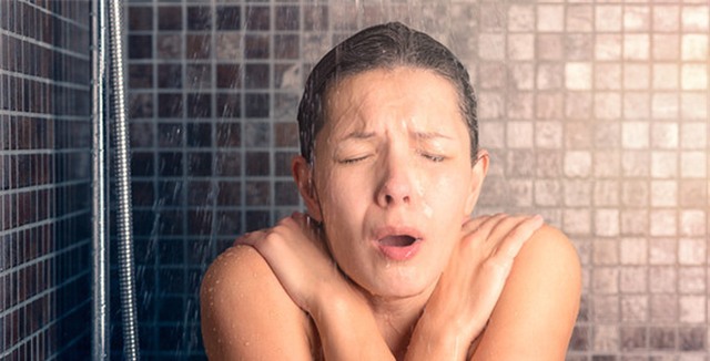 7 sai lầm nguy hiểm khi ở trong nhà tắm rất nhiều người mắc