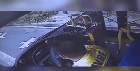 Hành khách hoảng loạn chứng kiến tài xế tử vong ngay trên vô lăng