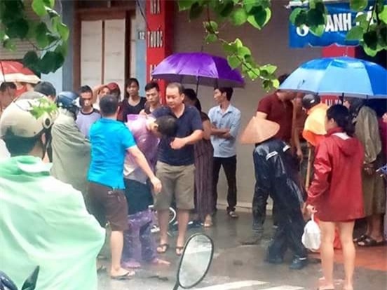 Hung thủ bị người dân bắt giữ ngay sau khi gây án. Ảnh: Facebook.