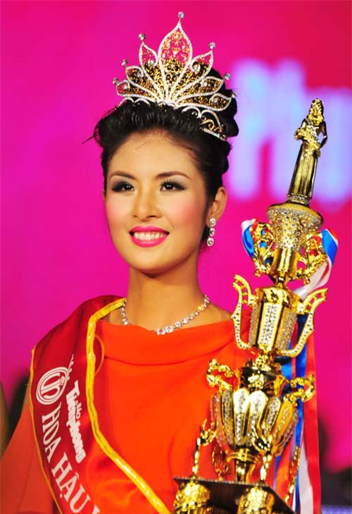 hoa hau viet nam: 9 cau tra loi ung xu duoc khan gia vo tay ran ran - 7