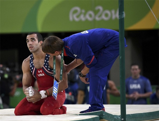 21 khoảnh khắc chạm đến cảm xúc của các vận động viên Olympic Rio 2016 - Ảnh 16.