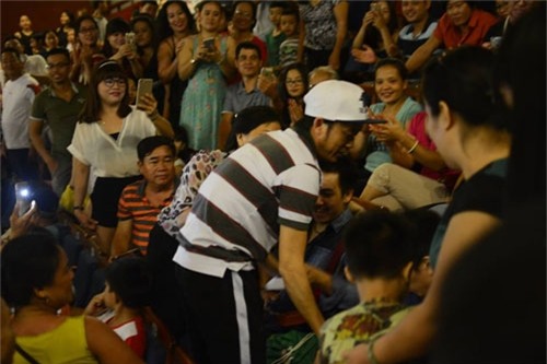 Hoài Linh tạm dừng biểu diễn vì điều không ai ngờ tới  - Ảnh 2.