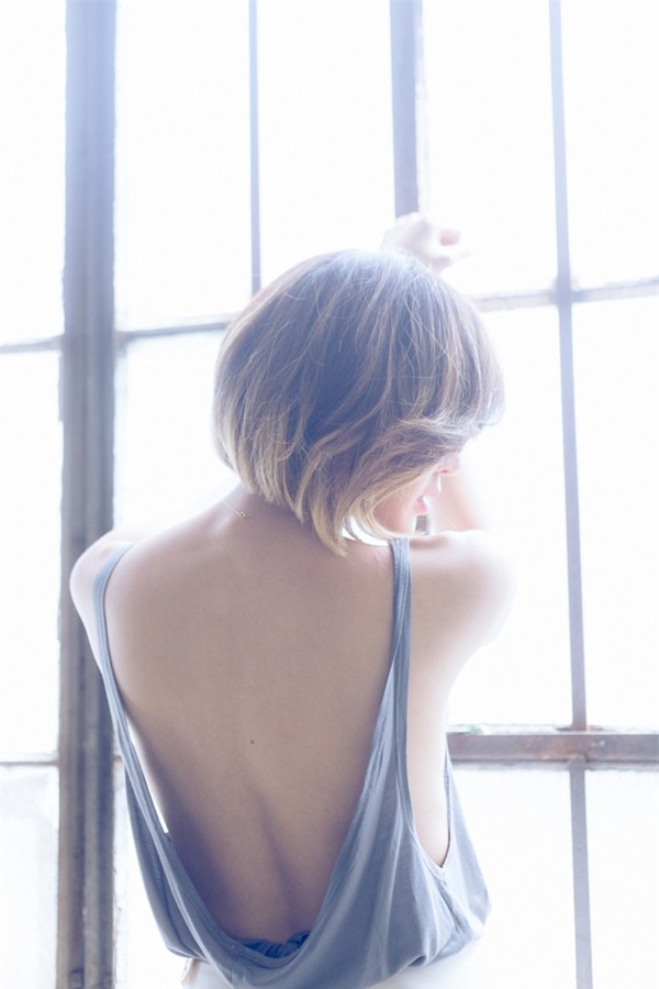 trang phục hở lưng