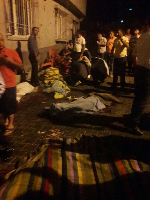 Thi thể các nạn nhân sau vụ đánh bom (Ảnh: Twitter)