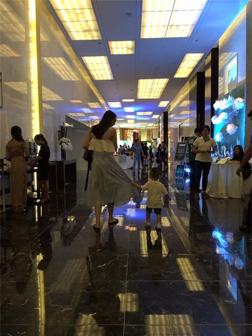 ngoc quyen bat ngo khoe mat moc ben con trai - 13