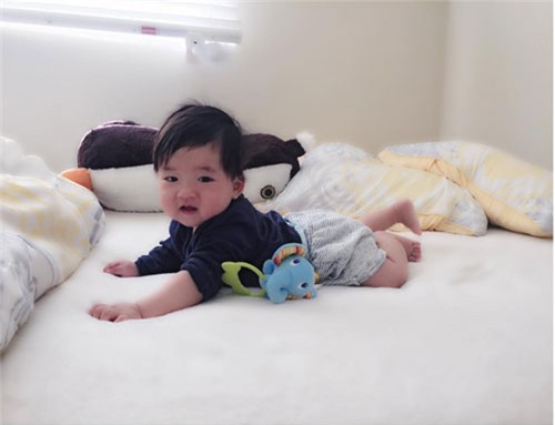 ngoc quyen bat ngo khoe mat moc ben con trai - 4