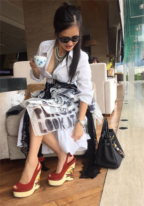 ngoc quyen bat ngo khoe mat moc ben con trai - 7