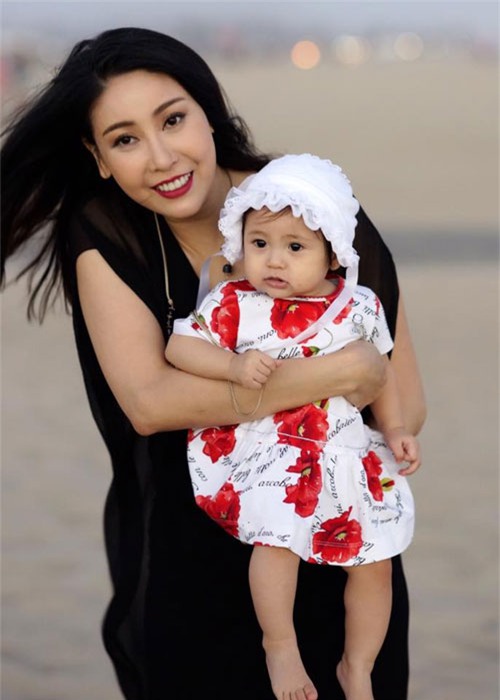 ngoc quyen bat ngo khoe mat moc ben con trai - 9