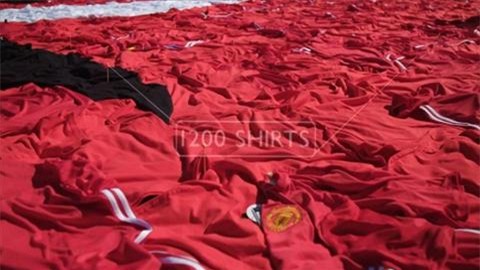 Truyen hinh Anh ve tranh Ibrahimovic bang ao dau hinh anh