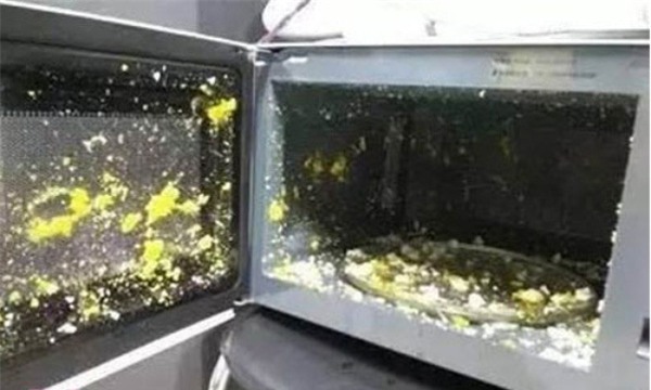 4 nhóm thực phẩm tuyệt đối không làm nóng bằng lò vi sóng - Ảnh 1.