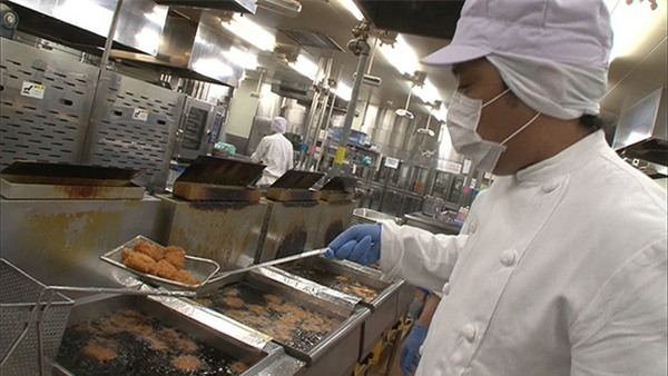 Cận cảnh nghề đóng cơm hộp kiếm bạc triệu một ngày tại Nhật Bản - Ảnh 4.
