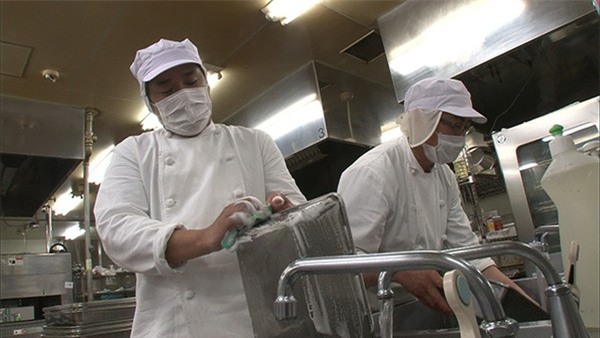 Cận cảnh nghề đóng cơm hộp kiếm bạc triệu một ngày tại Nhật Bản - Ảnh 9.