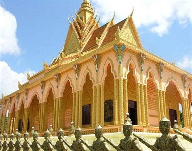 Cận cảnh, dinh thự, Nam Bộ, đại gia, Trầm Bê, Trà Vinh, lâu đài, biệt thự, cây cảnh, nội thất