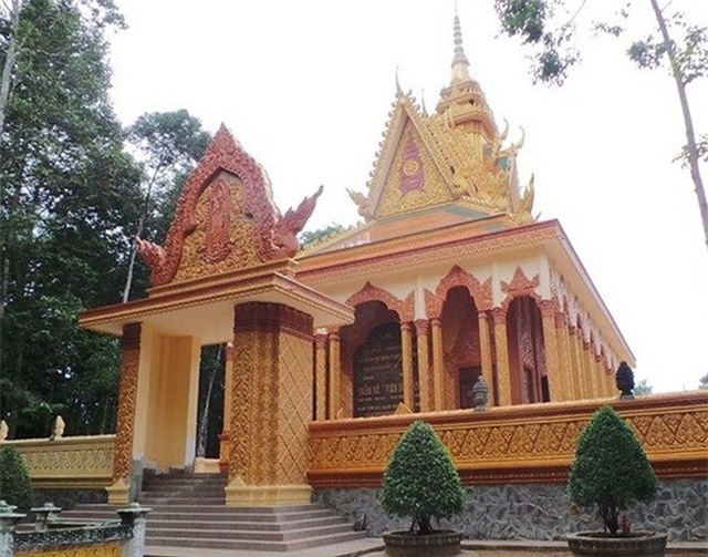 Cận cảnh, dinh thự, Nam Bộ, đại gia, Trầm Bê, Trà Vinh, lâu đài, biệt thự, cây cảnh, nội thất