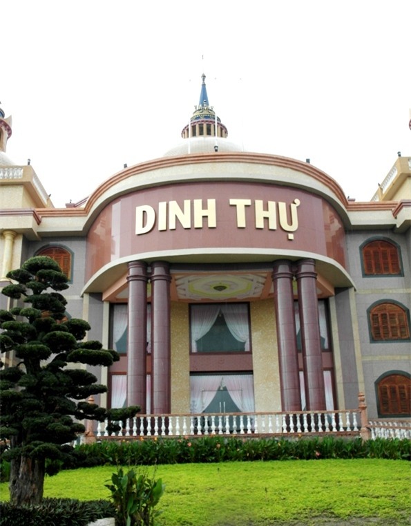 Cận cảnh, dinh thự, Nam Bộ, đại gia, Trầm Bê, Trà Vinh, lâu đài, biệt thự, cây cảnh, nội thất