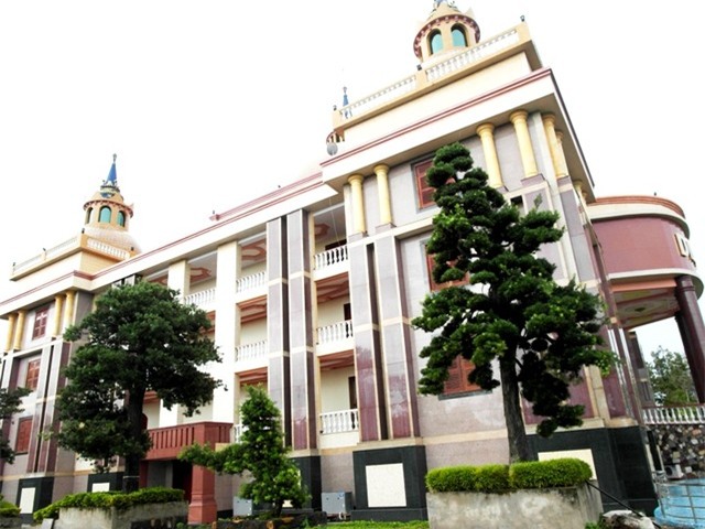 Cận cảnh, dinh thự, Nam Bộ, đại gia, Trầm Bê, Trà Vinh, lâu đài, biệt thự, cây cảnh, nội thất