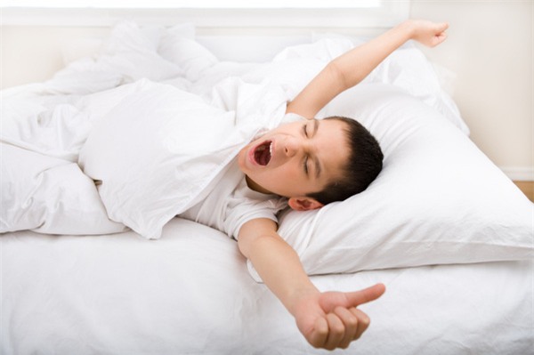 Đánh thức con dậy sớm