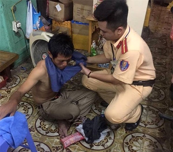 Cao cao bên cửa sổ, có 2 người ngắm mưa... - Ảnh 5.