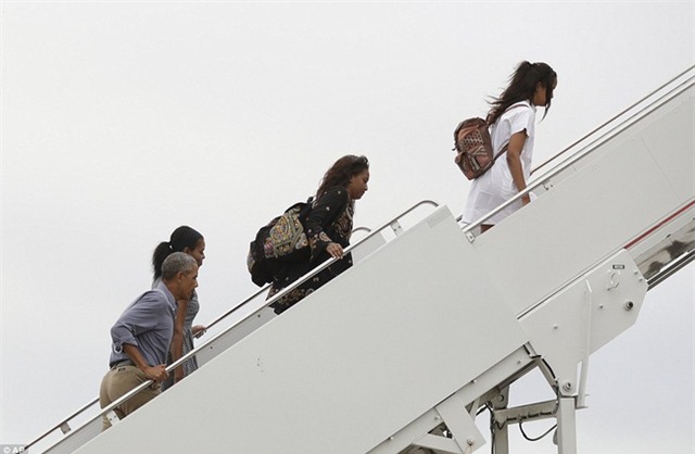 Cư dân mạng nhận xét cha con Tổng thống Obama giữ khoảng cách sau scandal Malia hút cần sa - Ảnh 3.