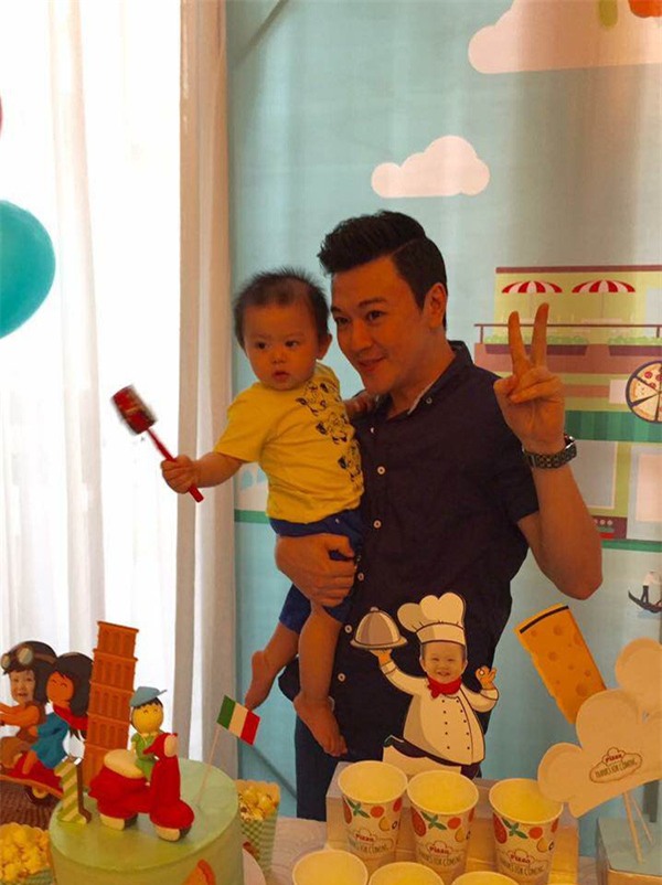 Vợ chồng MC Tuấn Tú hạnh phúc mừng sinh nhật 1 tuổi của con trai đầu lòng - Ảnh 3.