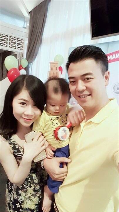 Vợ chồng MC Tuấn Tú hạnh phúc mừng sinh nhật 1 tuổi của con trai đầu lòng - Ảnh 4.