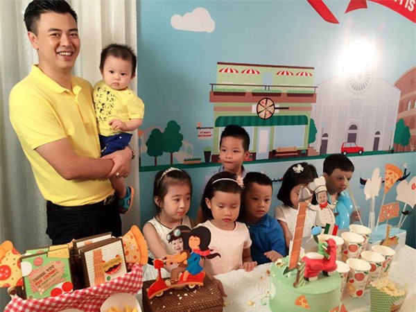Vợ chồng MC Tuấn Tú hạnh phúc mừng sinh nhật 1 tuổi của con trai đầu lòng - Ảnh 5.