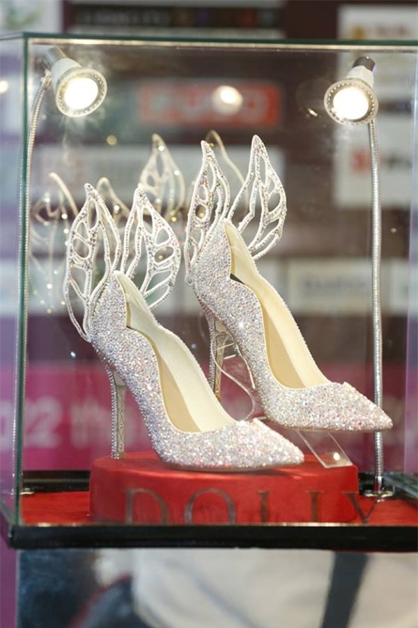 Cận cảnh nhà cửa, giày 200 triệu dành cho Tân hoa hậu VN 2016 - Ảnh 3.