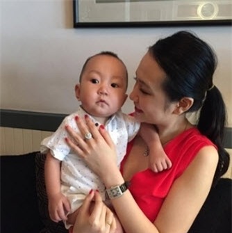 Mỗi lần xuất hiện, Hương Baby khiến nhiều người phải ghen tị với số hàng hiệu đắt đỏ như LV, Hermes, Gucci…