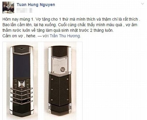 Tuấn Hưng thích một chiếc điện thoại giá hơn 100 triệu đồng, đắn đo mãi không mua được, còn Hương Baby lập tức rút ví mua tặng chồng không tiếc tay. Thế nên mới nói, dù giàu có cỡ nào thì Tuấn Hưng cũng phải nể phục bà xã yêu quý của mình.