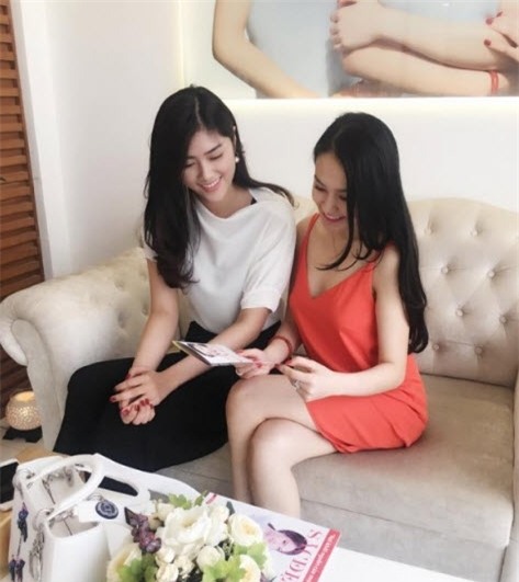 Sau khi kết hôn, Hương Baby lại càng tập trung mở rộng sự nghiệp kinh doanh. Cô mở thêm cửa hàng ăn uống, một quán cà phê và một spa cao cấp.