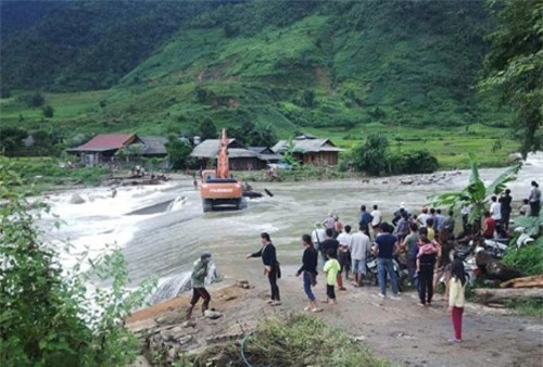 sap ham vang o lao cai: 9 nguoi da chet, so nan nhan tang tung gio - 1