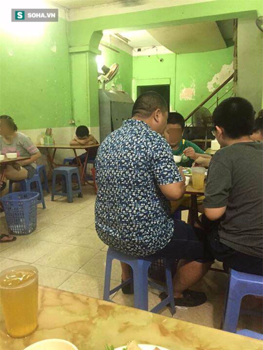 Sự khác biệt trong bức ảnh khiến bạn phải cay mũi - Ảnh 1.