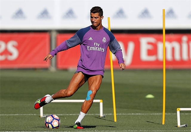 Bí ẩn miếng dán trị thương cho Ronaldo - Ảnh 1.